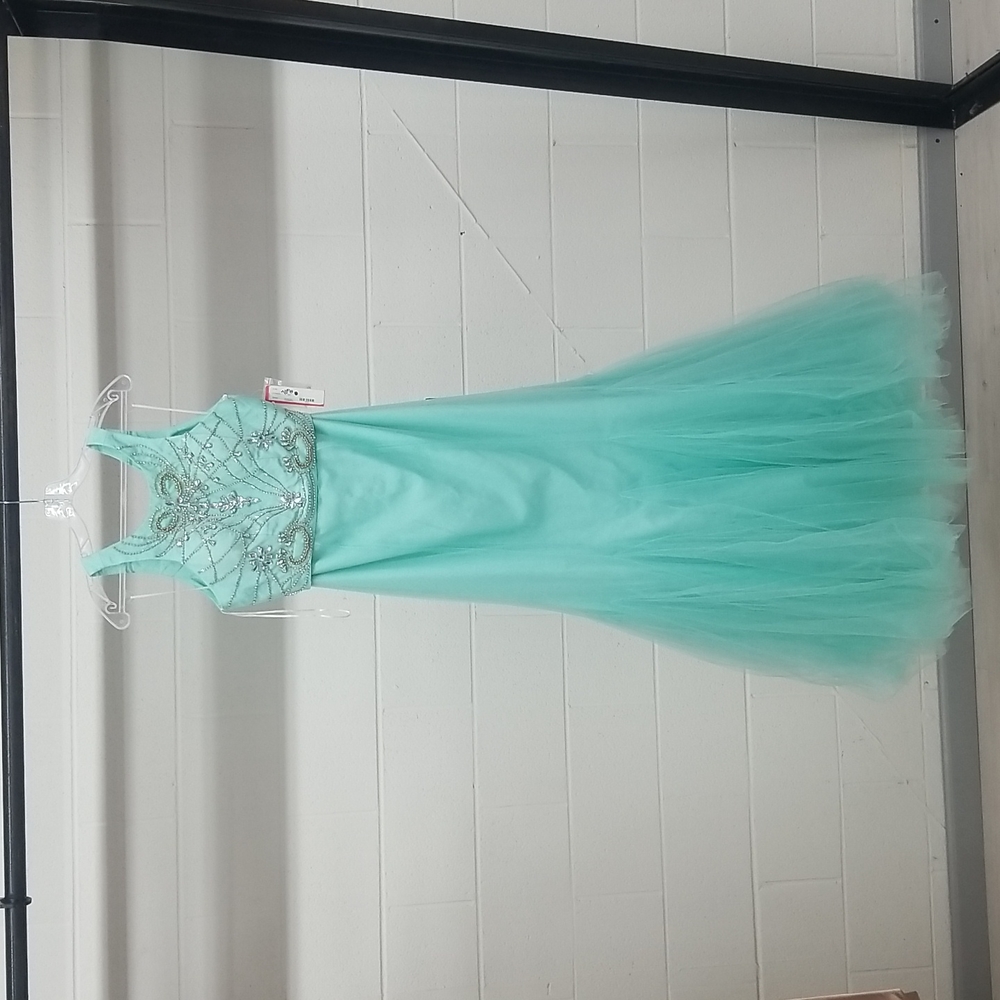 Nox 2 piece Gown Mint color